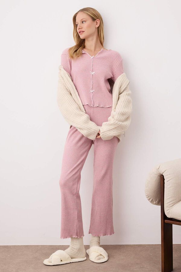 Trendyol Conjunto de pijama de riscas estampado