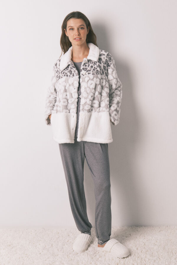 Women'secret Kratki ogrtač od jagnjećeg krzna u trobojnim životinjskim printom Bež