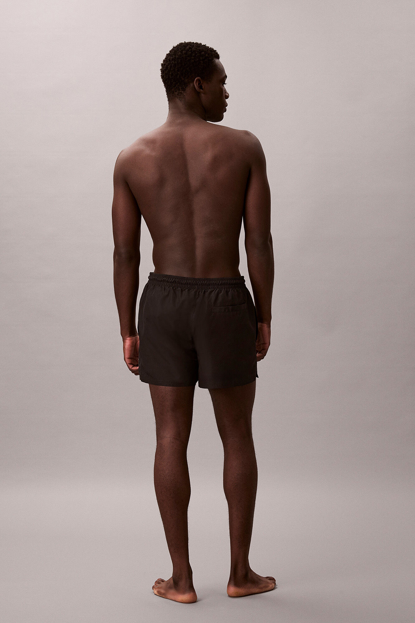 Calvin Klein Ba&ntilde;ador corto cord&oacute;n logo