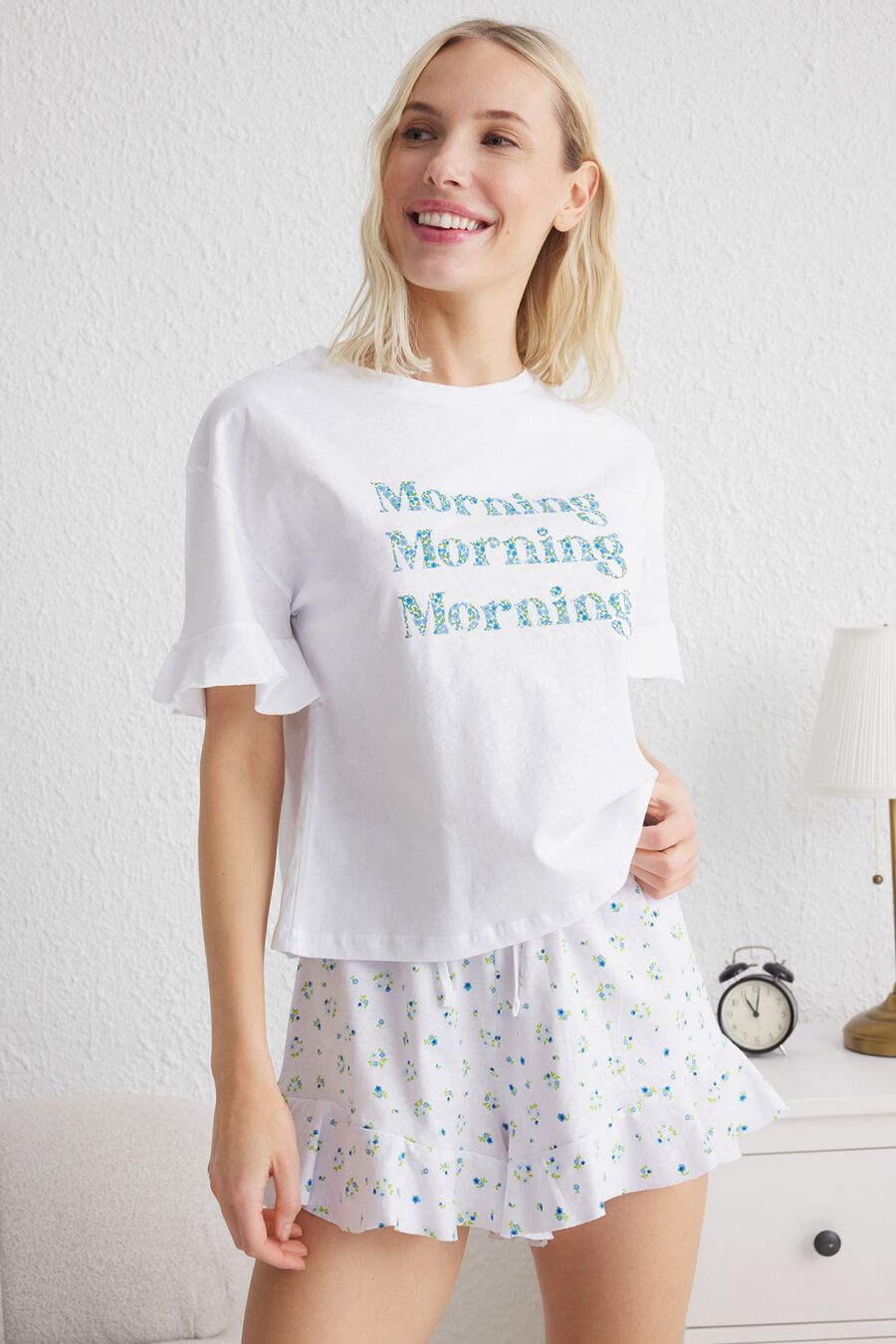 Conjunto de pijama corto volantes floral