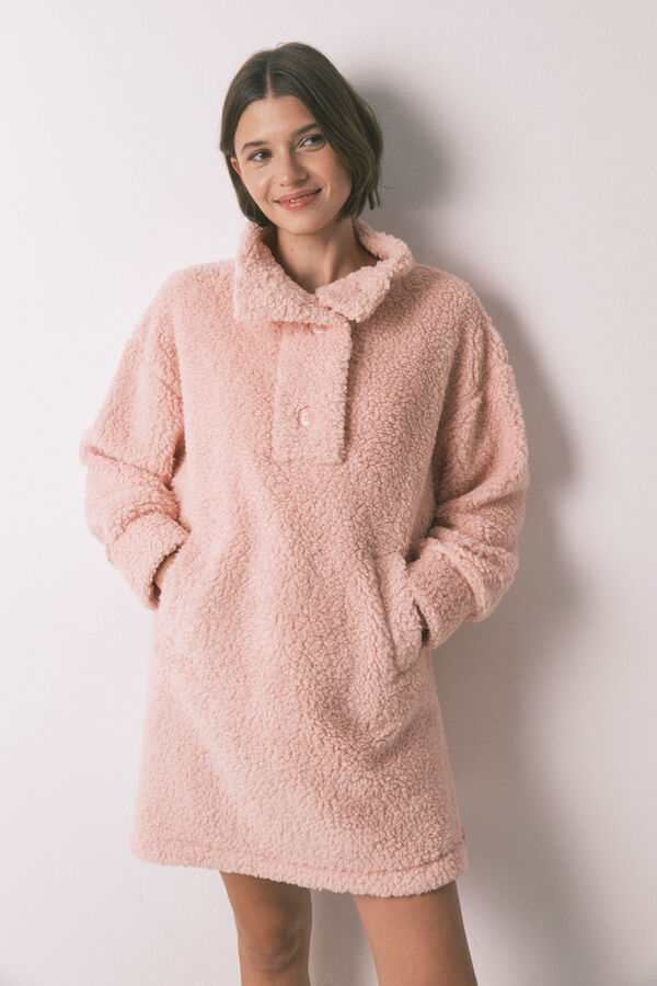 Women'secret Midi kućni ogrtač od roze ve&scaron;tačkog jagnjećeg krzna Roze