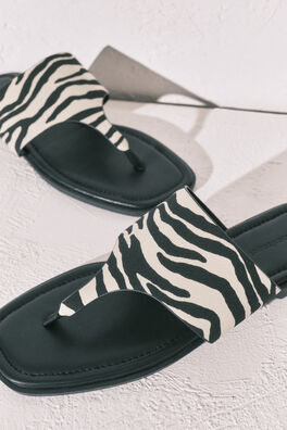 Sandalias planas dedo estampado cebra