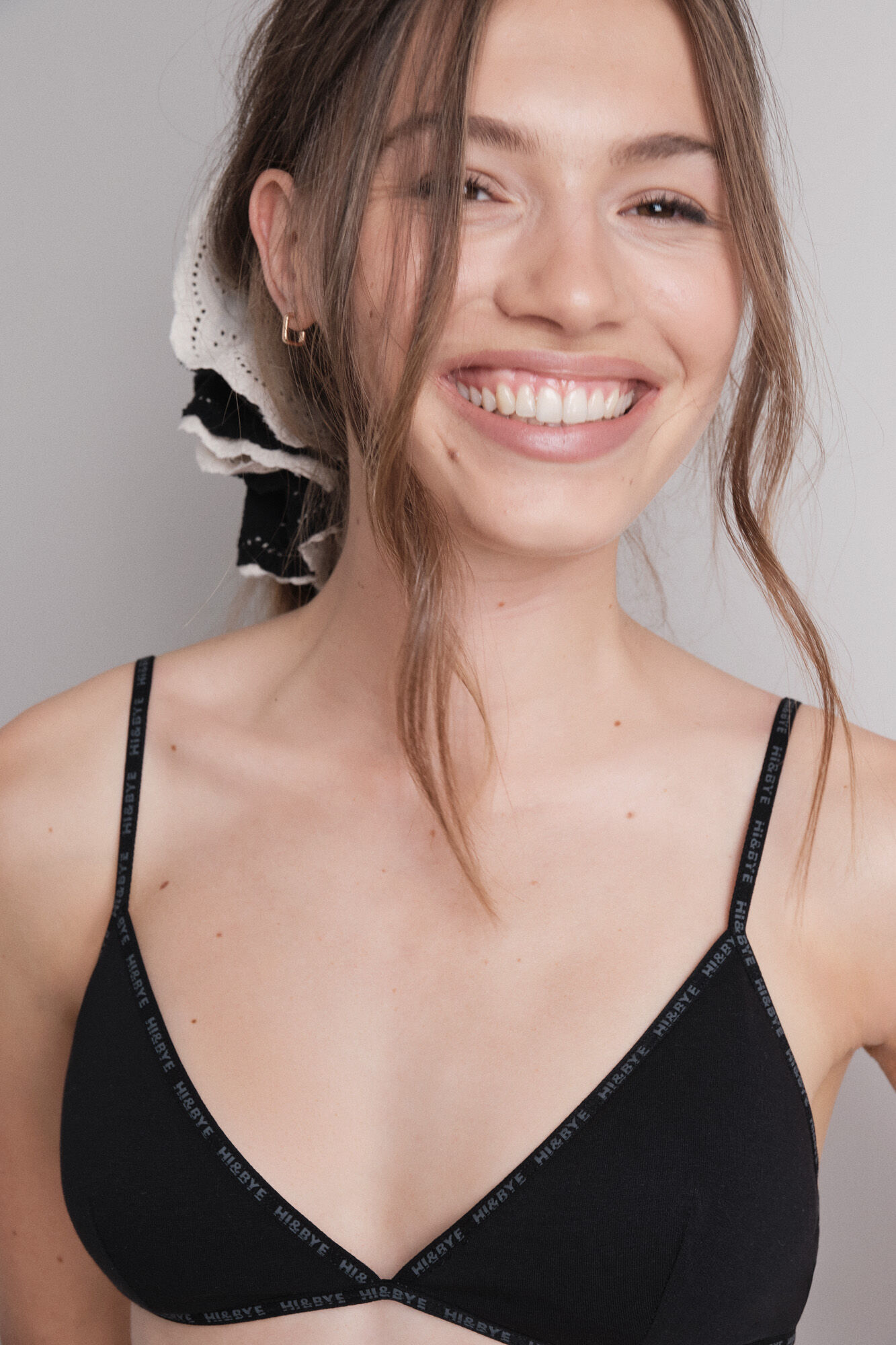 HI&BYE Pamučni trouglasti grudnjak sa odvojivim korpe u crnoj boji