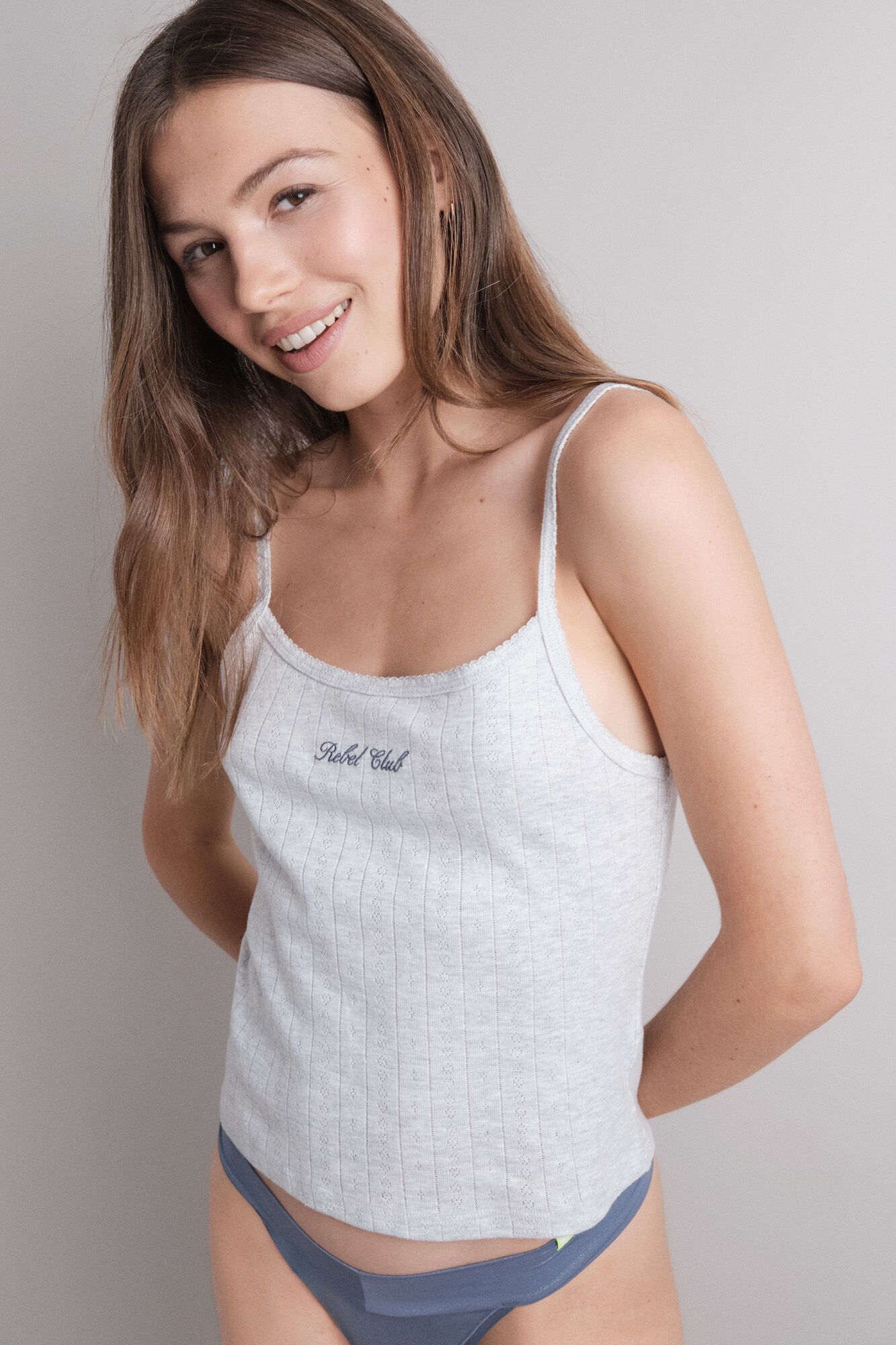 HI&BYE Top de al&ccedil;as em malha pointelle cinzento