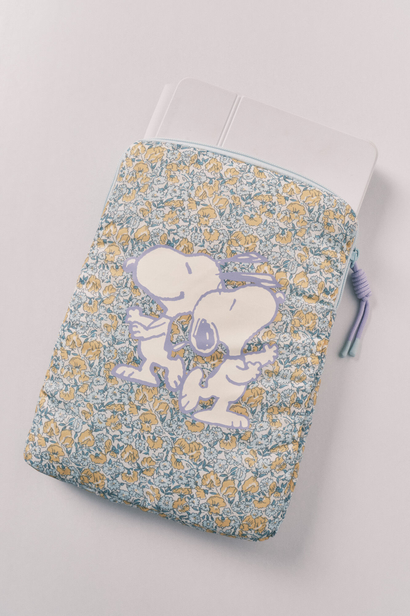 Women'secret Navlaka za tablet sa cvetićima Snoopy