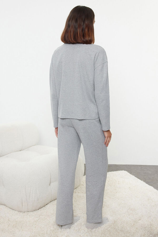 Trendyol Conjunto pijama felpa gris&nbsp; gris