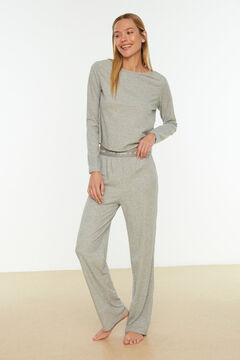 Trendyol Conjunto de pijama canelado com detalhes em el&aacute;stico e frase na cor cinza 