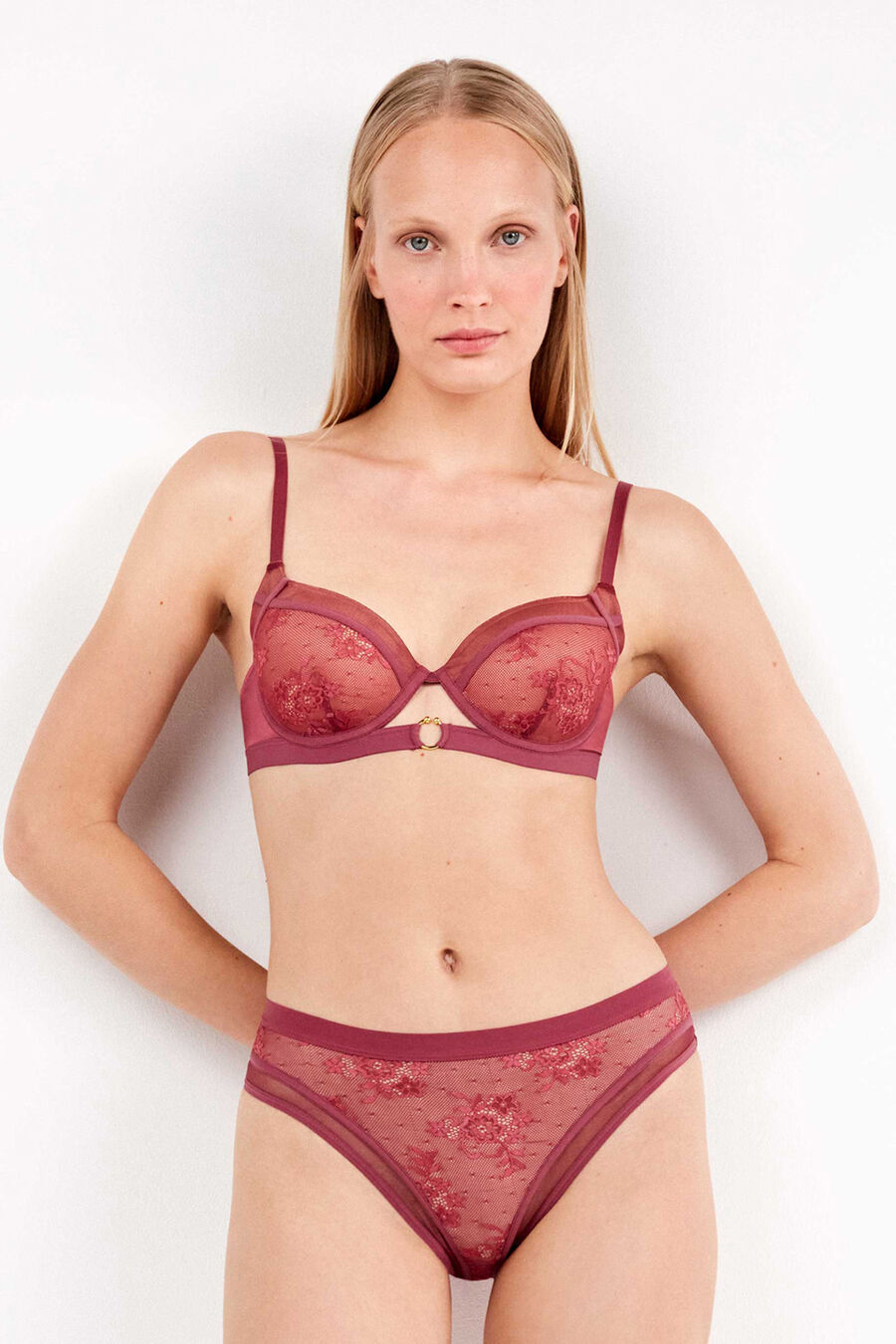 Sujetador capacidad en tejido de encaje