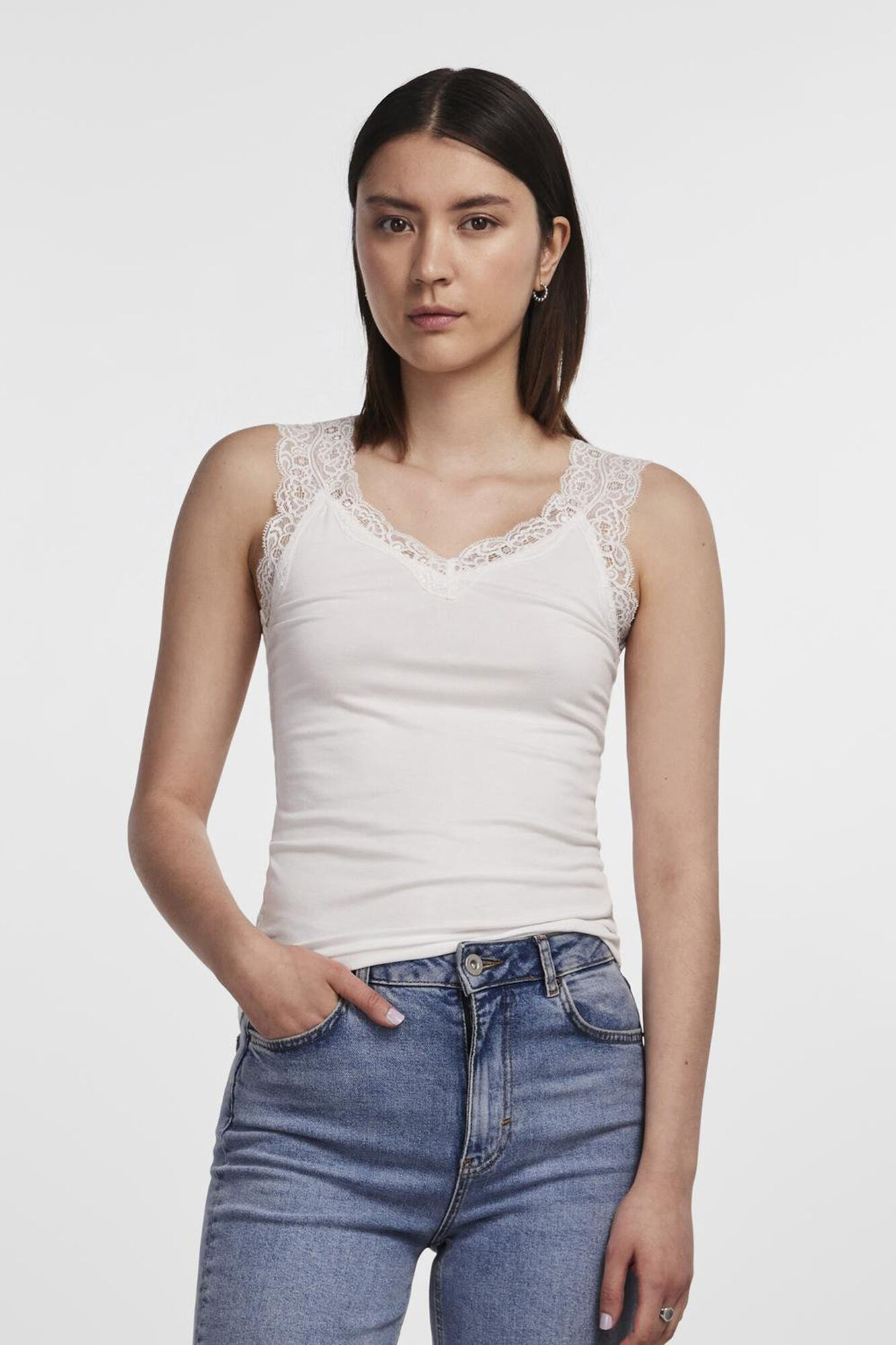 Pieces Top com detalhe de renda