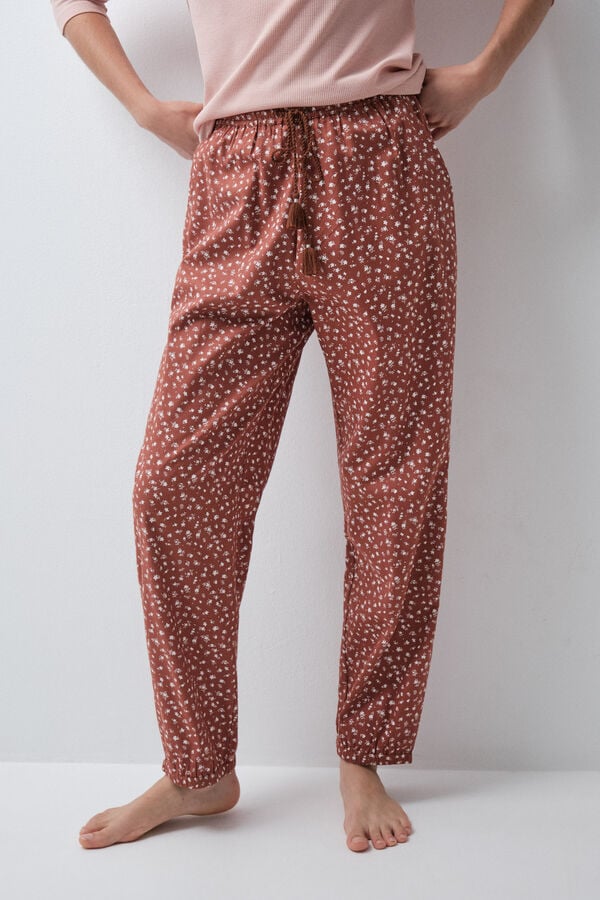Women'secret Braon duge pantalone sa mini cvetnim printom Braon