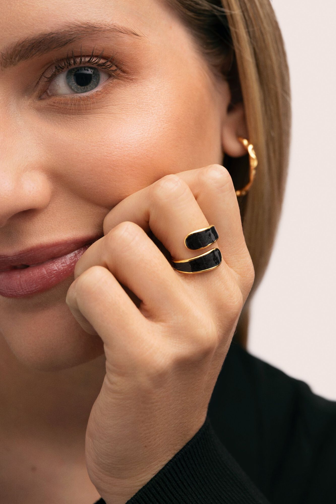 Singularu Anillo Abbraccio Black Acero Ba&ntilde;o Oro