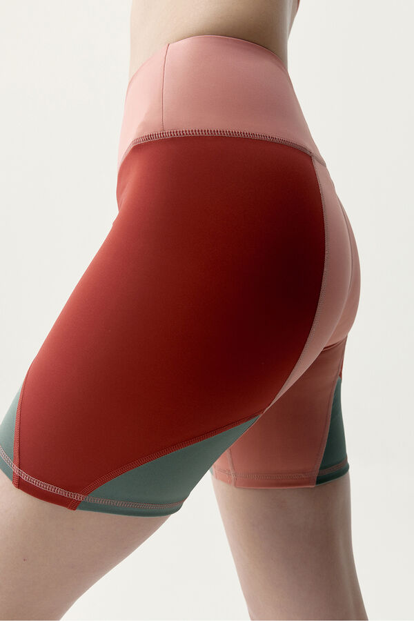 Born Living Yoga Pantal&oacute;n corto deportivo Darana coral rojo/verde estampado