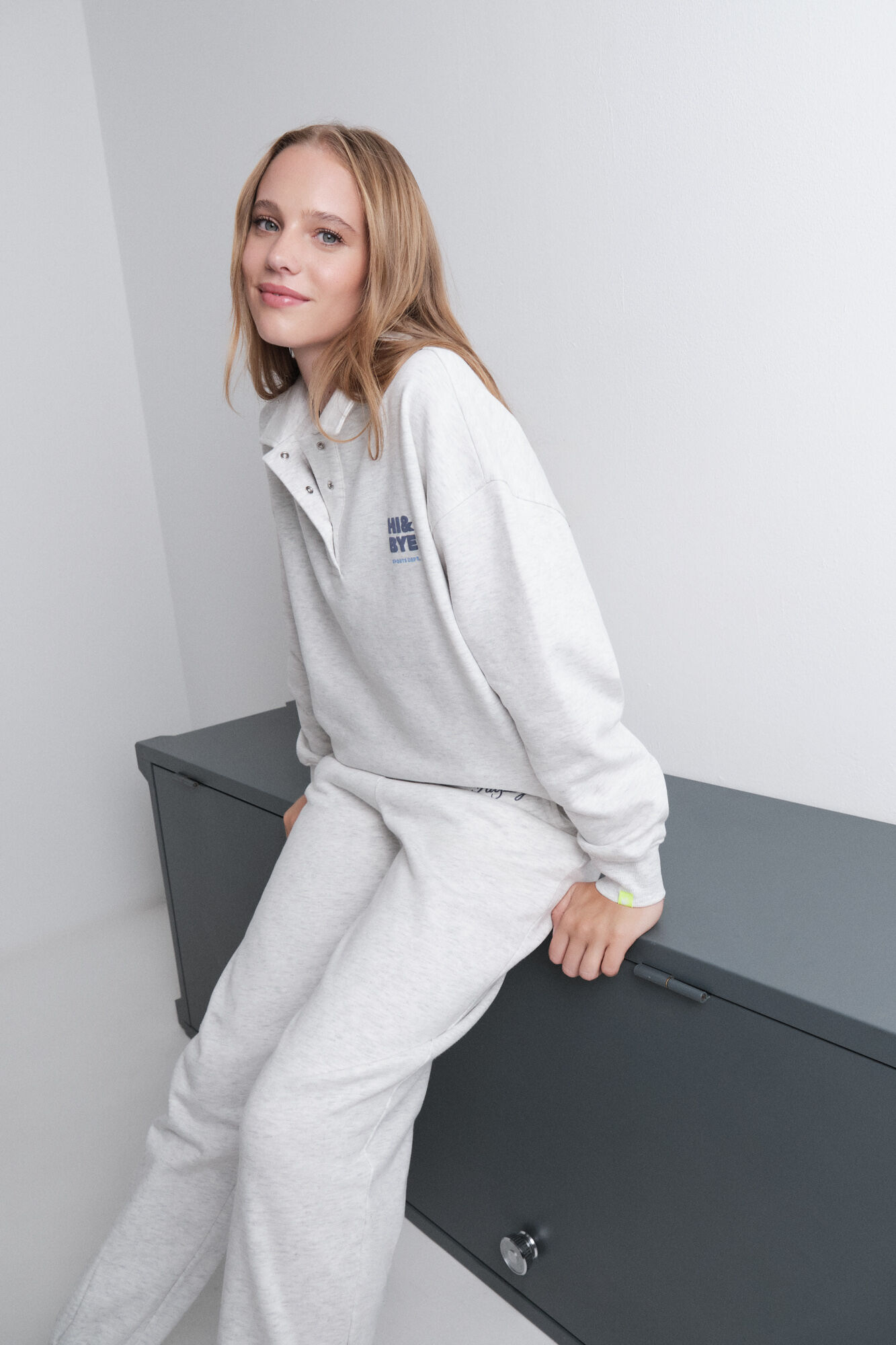 HI&BYE Sudadera polo felpa gris oscuro