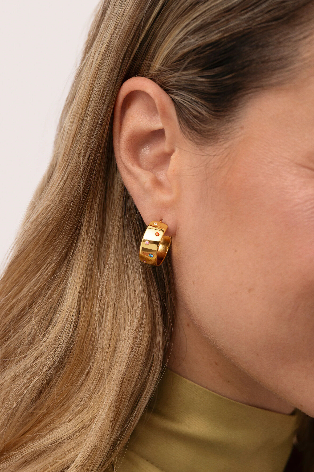 Singularu Pendientes Aro Curve Rainbow Acero Ba&ntilde;o Oro