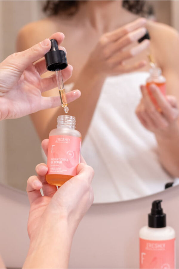 Freshly Cosmetics Radiant Curls Oil Serum  blanc