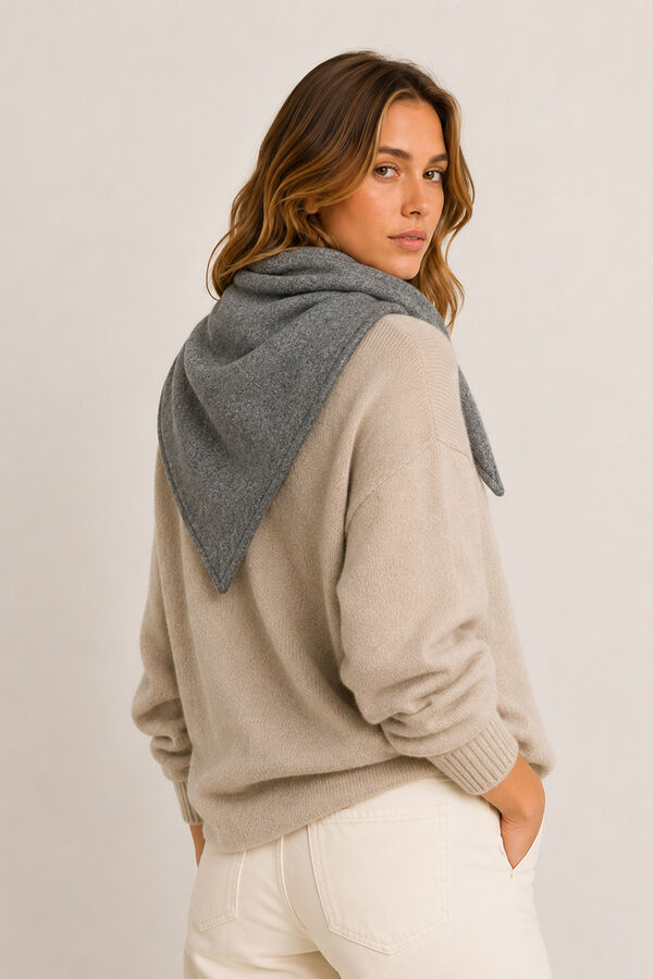 Pieces Pa&ntilde;uelo triangular de invierno gris
