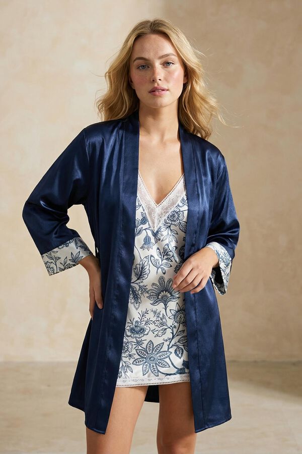Trendyol Conjunto de camis&oacute;n floral y bata satinada azul