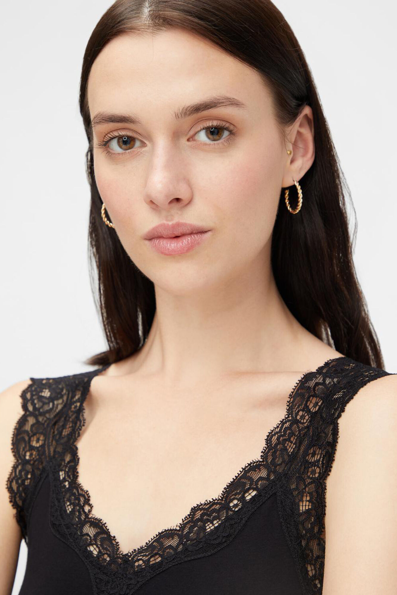 Pieces Top com detalhe de renda