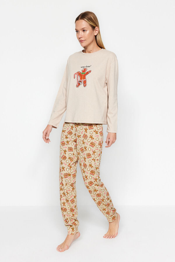 Trendyol Conjunto pijama Galleta jengibre Navidad beige amarillo