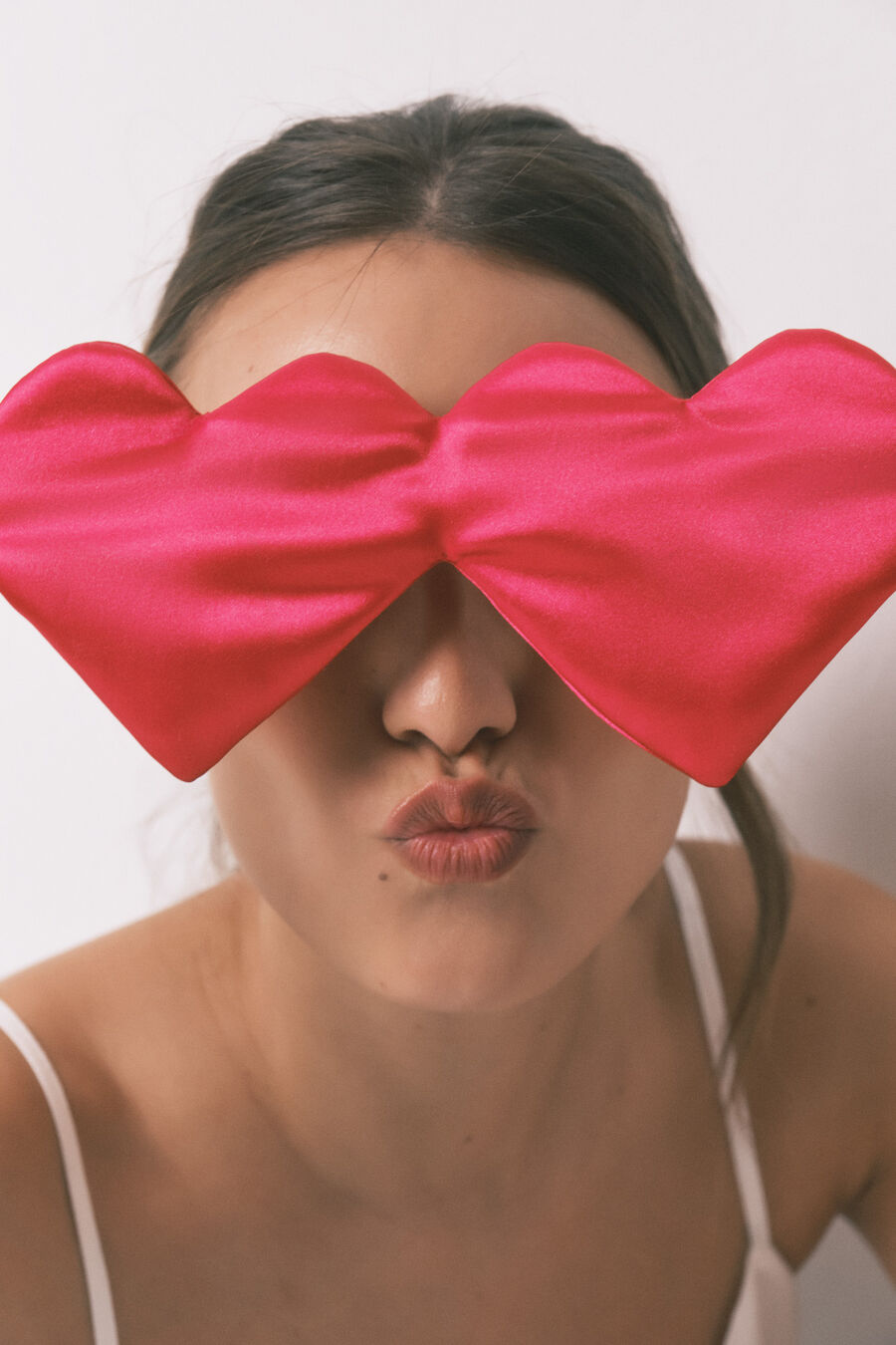 Antifaz dormir corazones rojo