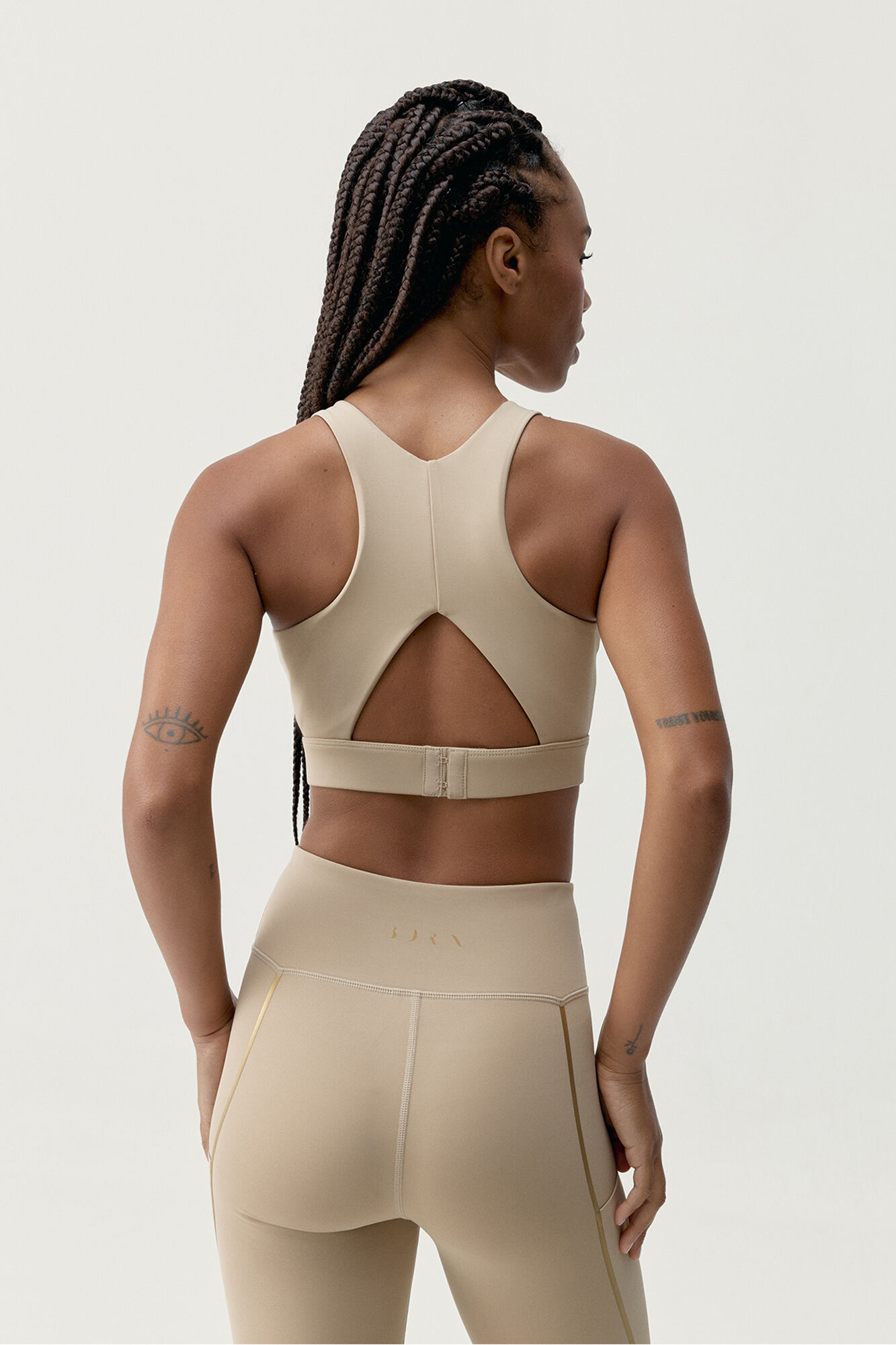 Born Living Yoga Sujetador top deportivo Gold beige