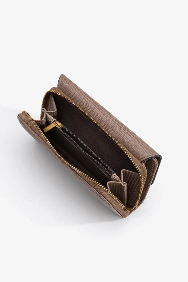 Vilanova Monedero texturizado con cremallera superior y abertura con solapa. Compartimentos para tarjetas en el interior.Dimensiones: 17 x 11 x 4 cm. grey