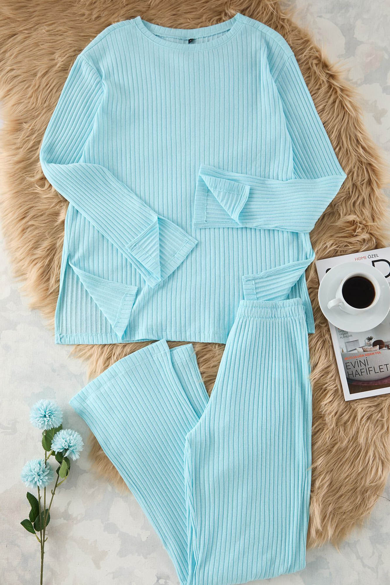 Trendyol Conjunto pijama canal&eacute; aberturas turquesa