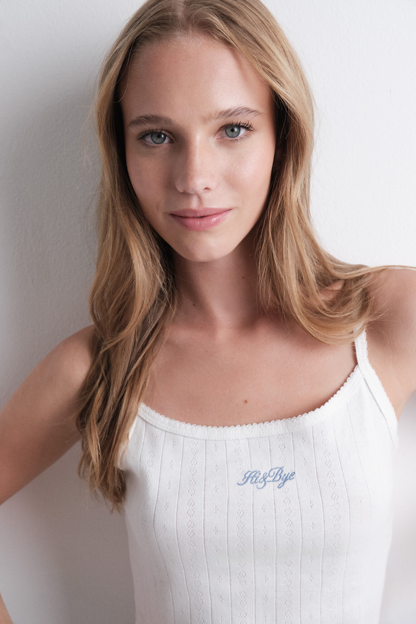 HI&BYE Top de malha pintelle com al&ccedil;as em marfim