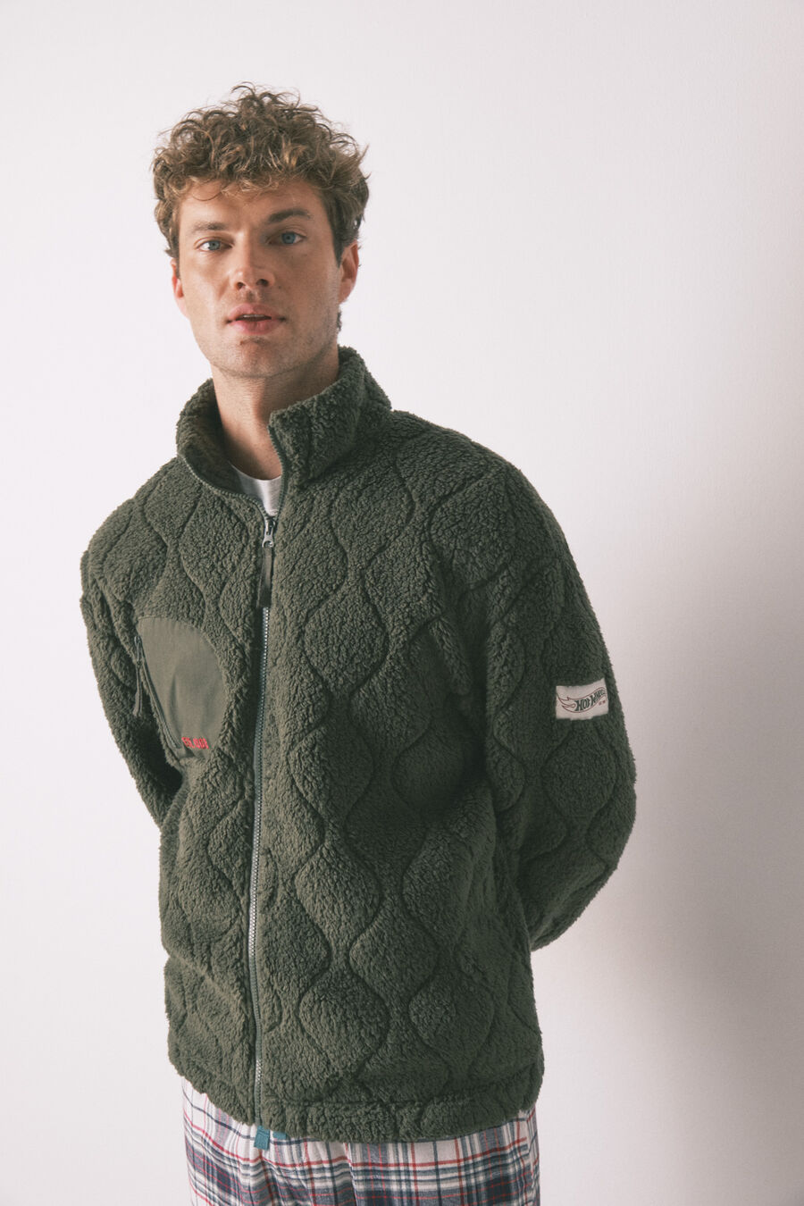 Bata corta hombre borreguito verde Hotwheels