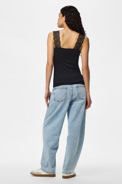 Pieces Top com detalhe de renda