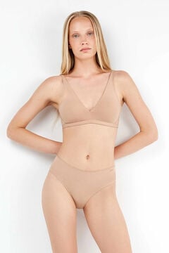 Gisela Braga midi con gal&oacute;n de encaje y camales&nbsp;