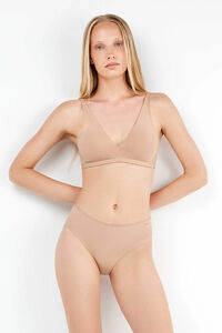 Gisela Braga midi con gal&oacute;n de encaje y camales&nbsp;