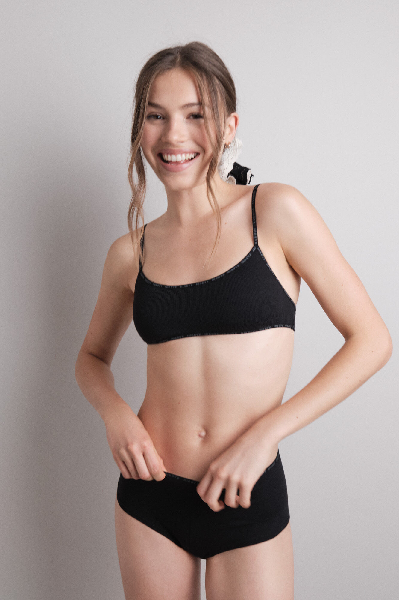 HI&BYE Crni pamučni top grudnjak sa odvojivim korpe