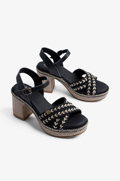 Popa Sand&aacute;lia cunha Melia em juta