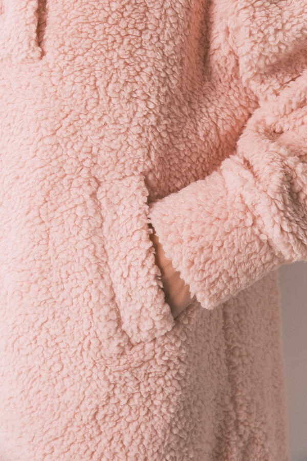 Women'secret Midi kućni ogrtač od roze ve&scaron;tačkog jagnjećeg krzna Roze