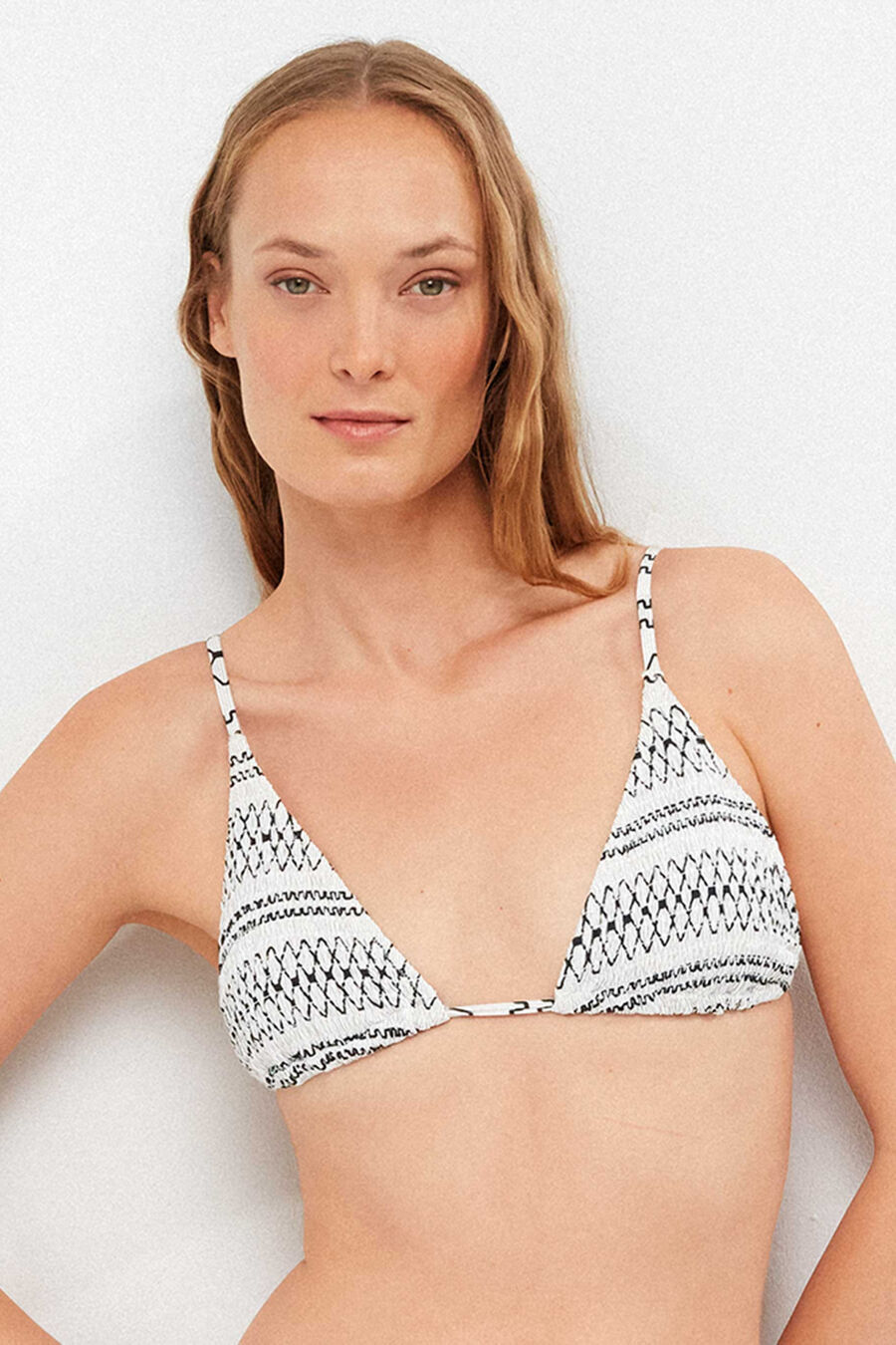 Bikini triangular tiras efecto bordado