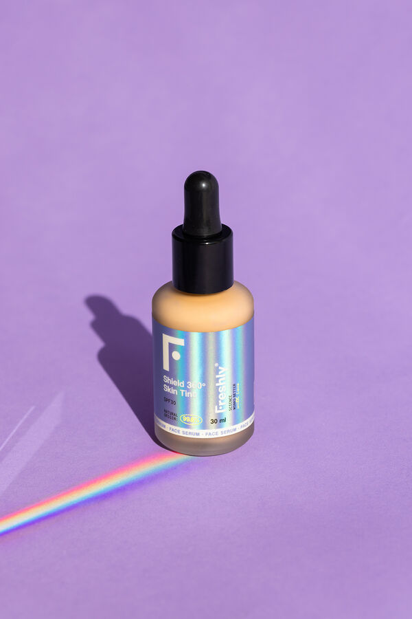 Freshly Cosmetics S&eacute;rum con color y protecci&oacute;n SPF 30 gris