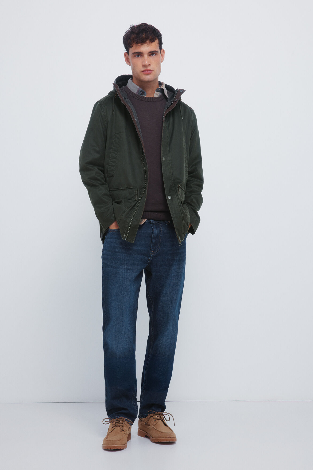 Conjunto de parka, jeans e camisola