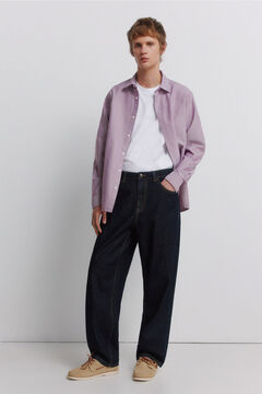 Conjunto de zapato, jeans y camisa