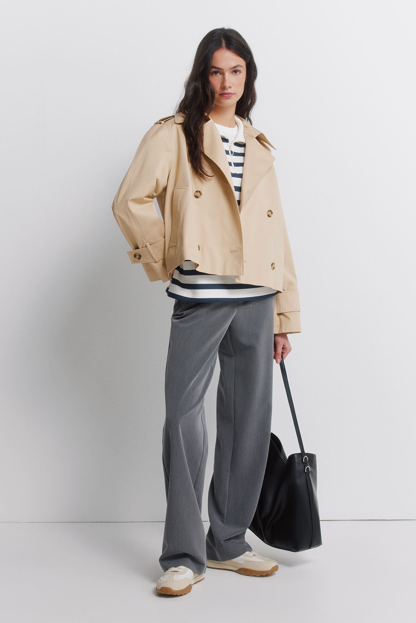 Conjunto de gabardina, pantal&oacute;n y sudadera