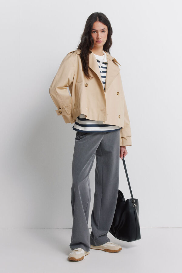 Conjunto de gabardina, pantal&oacute;n y sudadera