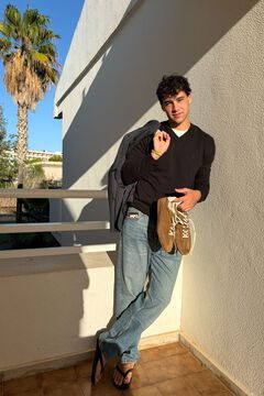 Shoe, belt, jeans and jumper set