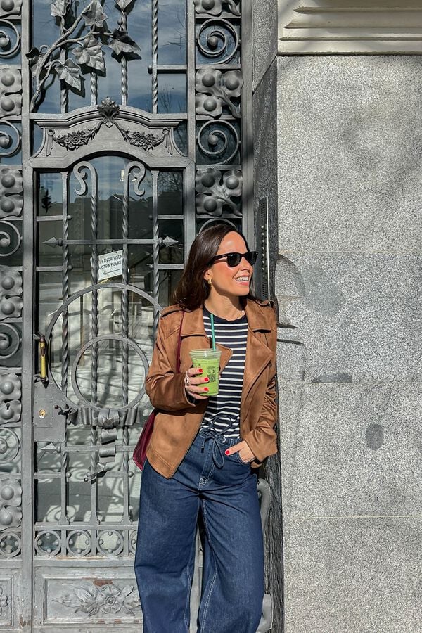 Conjunto de cazadora, pantal&oacute;n y camiseta