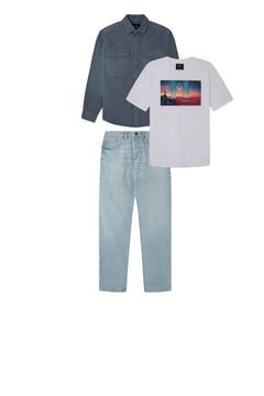 Conjunto de jeans, sobrecamisa y camiseta