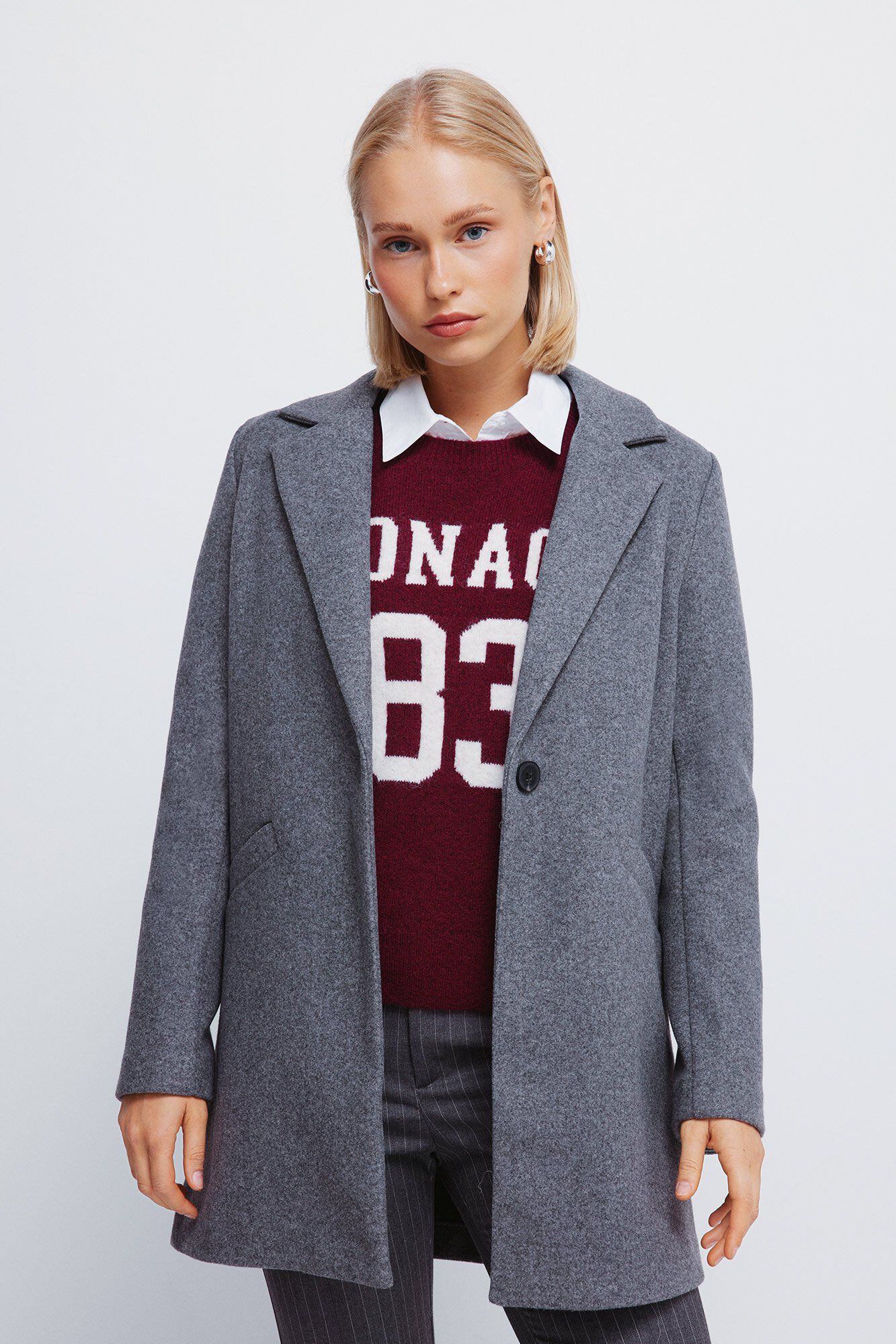 Conjunto de abrigo, pantalones y jersey