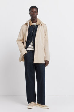 Conjunto de parka e jeans