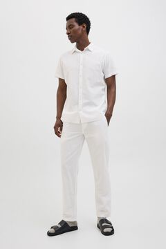 Conjunto de cal&ccedil;a, sand&aacute;lias e camisa