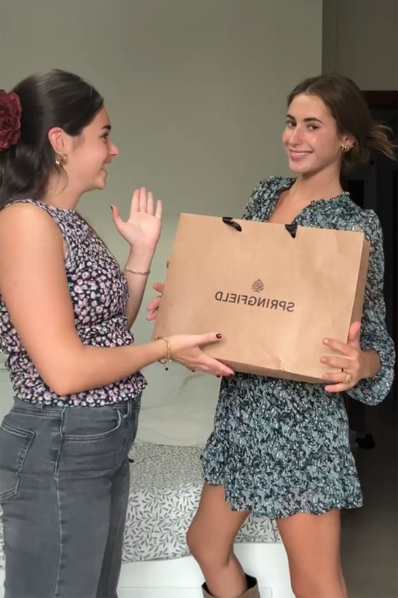 Conjunto de top, vestido y blusa