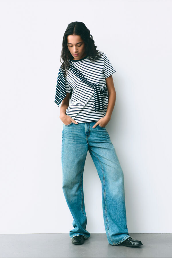 T-Shirt, scarf, belt, blazer and jeans set