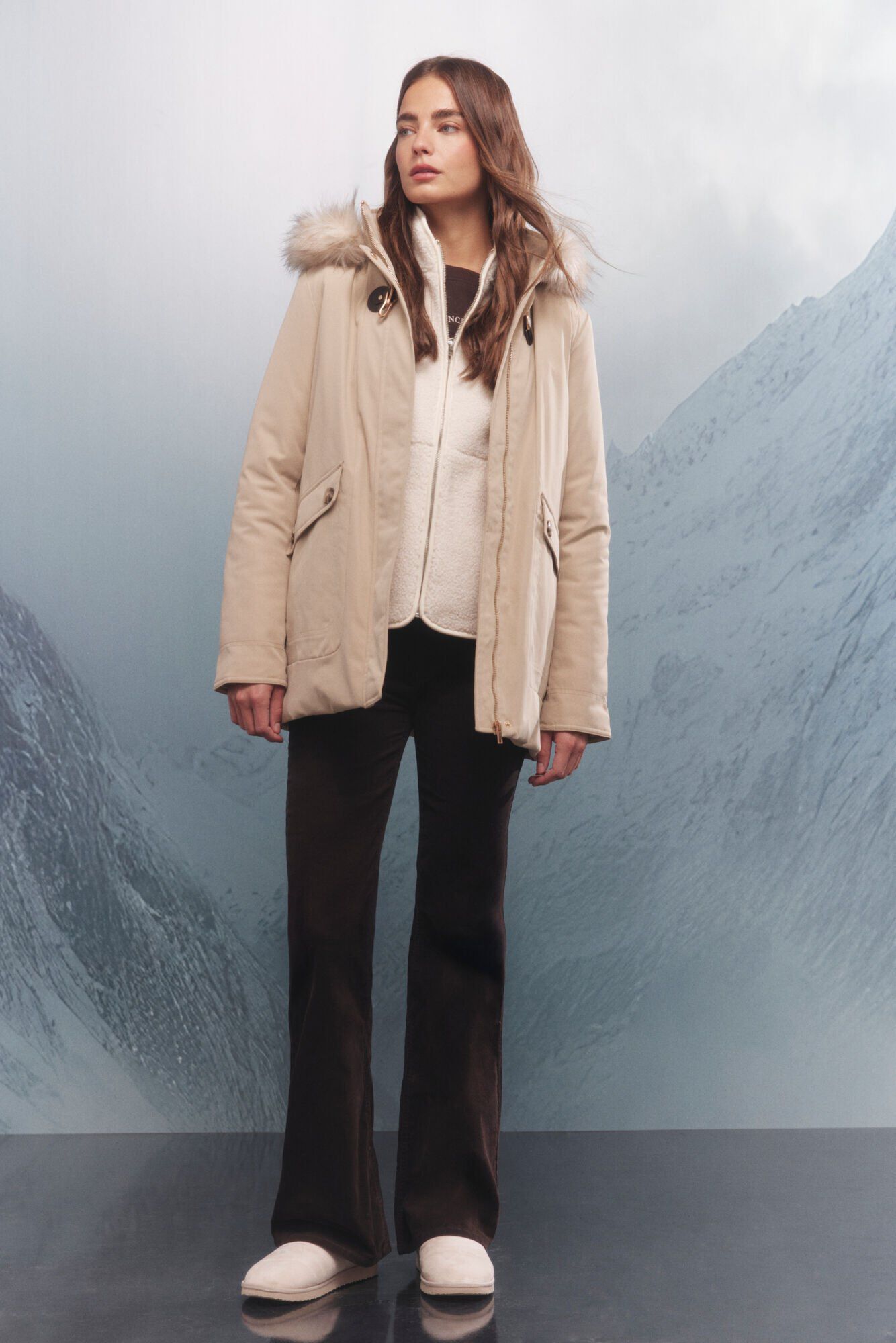 Conjunto de parka, pantalones y jersey